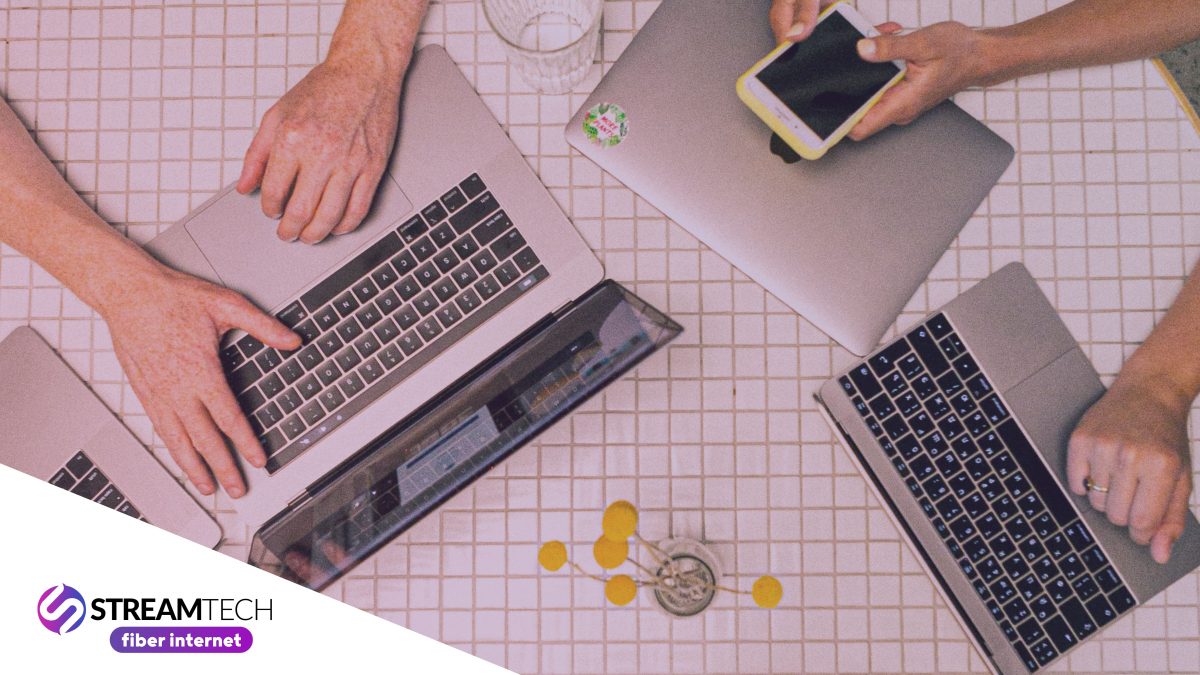 Meaning of Digital Marketing vs Social Media Management - streamtech fiber internet