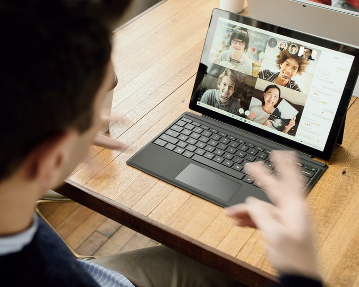 Look in the eye during online presentation - streamtech fiber internet